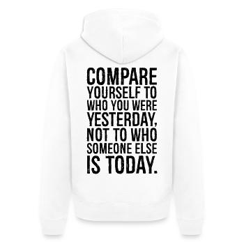 Vergleiche dich mit dem, was du gestern warst, nicht - Unisex Premium Bio Zip Hoodie - Weiß - Hinten - Thijin (182cm)