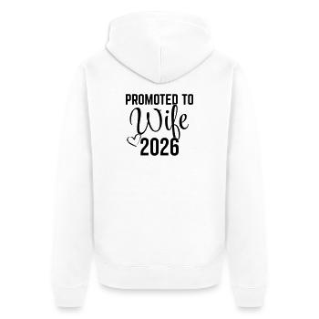 Promoted to Wife 2026 – Ehefrau 2026 Design - Unisex Premium Bio Zip Hoodie - Weiß - Hinten - Thijin (182cm)
