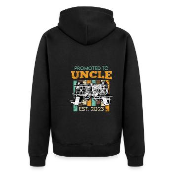 Onkel 2023 Befördert zum Onkel - Unisex Premium Bio Zip Hoodie - Schwarz - Hinten - Nico (187cm)