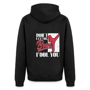 Lassen Sie sich nicht vom Dutt täuschen - Unisex Premium Bio Zip Hoodie - Schwarz - Hinten - Nico (187cm)