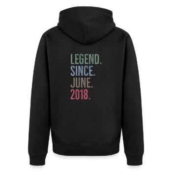 Legende seit Juni 2018 - Unisex Premium Bio Zip Hoodie - Schwarz - Hinten - Nico (187cm)