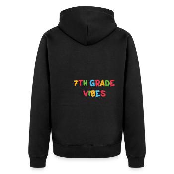 7. Klasse Vibes Retro Groovy Frauen Happy First - Unisex Premium Bio Zip Hoodie - Schwarz - Hinten - Nico (187cm)