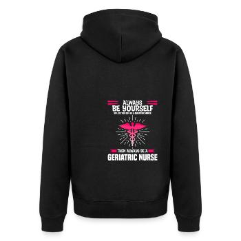Sei immer du selbst, es sei denn, du kannst ein Geriater sein - Unisex Premium Bio Zip Hoodie - Schwarz - Hinten - Nico (187cm)