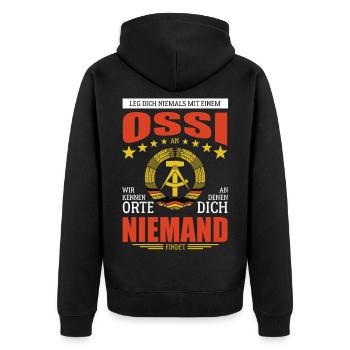 Leg dich nicht mit einem Ossi an, wir kennen Orte - Unisex Premium Bio Zip Hoodie - Schwarz - Hinten - Nico (187cm)