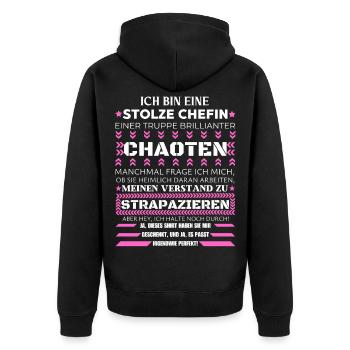 EINE STOLZE CHEFIN BRILLIANTER CHAOTEN - Unisex Premium Bio Zip Hoodie - Schwarz - Hinten - Nico (187cm)
