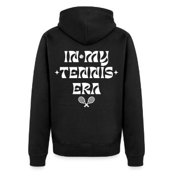 In My Tennis Era – Trendiger Retro-Tennis-Look - Unisex Premium Bio Zip Hoodie - Schwarz - Hinten - Nico (187cm)