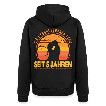 5 Jahre Unschlagbares Team Liebesgeschenk Paar - Unisex Premium Bio Zip Hoodie - Schwarz - Hinten - Nico (187cm)