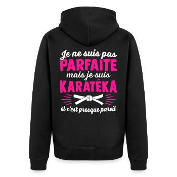 je suis karatéka  - Veste à capuche bio Premium Unisexe - noir - Dos - Nico (187cm)