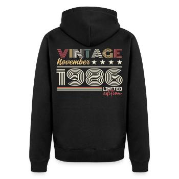 November 1986 - Unisex Premium Bio Zip Hoodie - Schwarz - Hinten - Nico (187cm)