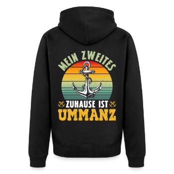 Ostsee MEIN ZWEITES ZUHAUSE IST UMMANZ - Unisex Premium Bio Zip Hoodie - Schwarz - Hinten - Nico (187cm)