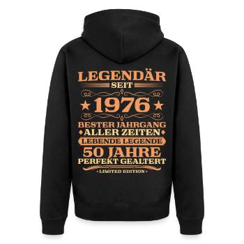 1976 Jahrgang 50 Jahre perfekt gealtert - Unisex Premium Bio Zip Hoodie - Schwarz - Hinten - Nico (187cm)
