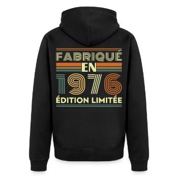 1976 Vintage Retro Geburtstagsgeschenk - Unisex Premium Bio Zip Hoodie - Schwarz - Hinten - Nico (187cm)
