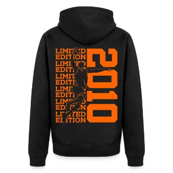 LIMITED EDITION 2010 BASKETBALL 16. GEBURTSTAG - Unisex Premium Bio Zip Hoodie - Schwarz - Hinten - Nico (187cm)