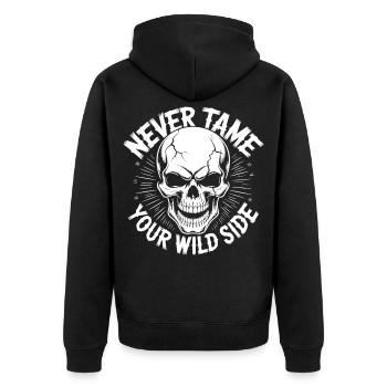 Never Tame Your Wild Side Skull – Gothic Design - Unisex Premium Bio Zip Hoodie - Schwarz - Hinten - Nico (187cm)