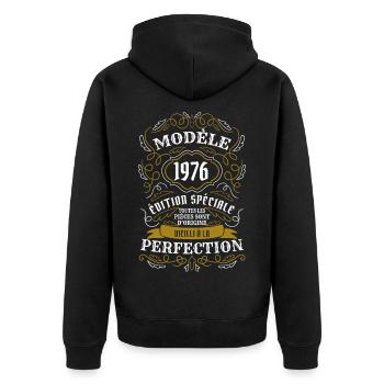 Modell 1976 Sonderedition gereift mit Perfecti - Unisex Premium Bio Zip Hoodie - Schwarz - Hinten - Nico (187cm)