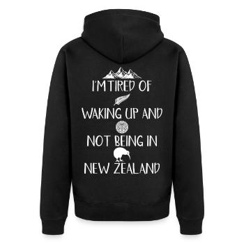 Aufwachen und nicht in Neuseeland sein - Unisex Premium Bio Zip Hoodie - Schwarz - Hinten - Nico (187cm)