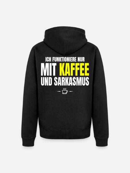 Nur mit Kaffee und Sarkasmus - Unisex Premium Bio Zip Hoodie - Schwarz