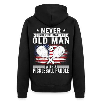 Nie unterschätzen: Alter Mann mit Pickleball - Unisex Premium Bio Zip Hoodie - Schwarz - Hinten - Nico (187cm)