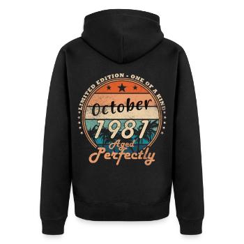 Vintage Oktober 1981 Retro-Ausgabe Oktober 1981 - Unisex Premium Bio Zip Hoodie - Schwarz - Hinten - Nico (187cm)
