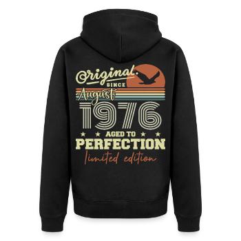 August 1976 Geburtstag August 1976 Jahrgang August 1976 - Unisex Premium Bio Zip Hoodie - Schwarz - Hinten - Nico (187cm)