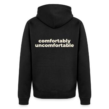 Comfortably Uncomfortable Typo Print - Unisex Premium Bio Zip Hoodie - Schwarz - Hinten - Nico (187cm)