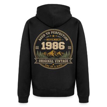 November 1986 Vintage Mountain Retro November 1986 - Unisex Premium Bio Zip Hoodie - Schwarz - Hinten - Nico (187cm)