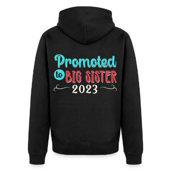 Zur großen Schwester befördert 2023 Große Schweste - Unisex Premium Bio Zip Hoodie - Schwarz - Hinten - Nico (187cm)