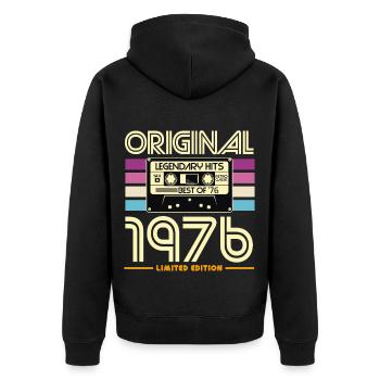 Kassette Retro 1976 Edition - Unisex Premium Bio Zip Hoodie - Schwarz - Hinten - Nico (187cm)
