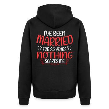 I've Been Married For 35 Years Nothing Scares Me - Unisex Premium Bio Zip Hoodie - Schwarz - Hinten - Nico (187cm)