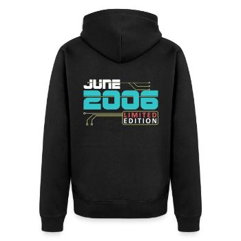 June 2006 - Geburtstag im Juni - Unisex Premium Bio Zip Hoodie - Schwarz - Hinten - Nico (187cm)
