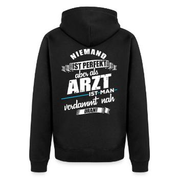 Arzt Ärzte Lustiger Spruch - Unisex Premium Bio Zip Hoodie - Schwarz - Hinten - Nico (187cm)