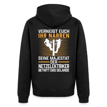 Seine Majestät der Netzelektriker Elektriker - Unisex Premium Bio Zip Hoodie - Schwarz - Hinten - Nico (187cm)