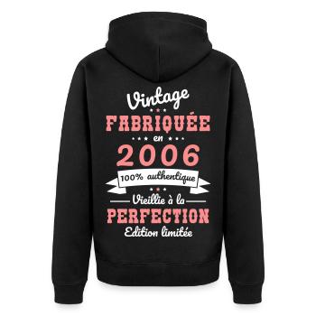 2006 – Vintage – Perfekt gereift - Unisex Premium Bio Zip Hoodie - Schwarz - Hinten - Nico (187cm)