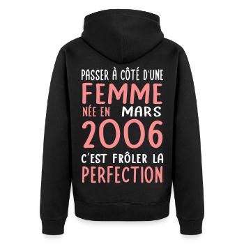 Anniversaire 20 ans - Née en Mars 2006 - Veste à capuche bio Premium Unisexe - noir - Dos - Nico (187cm)