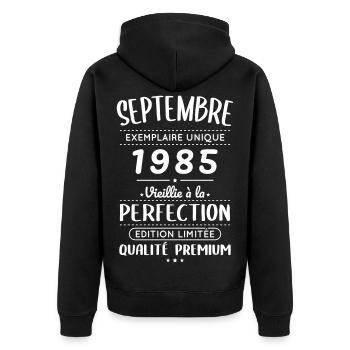 Anniversaire 40 ans - Septembre 1985 Perfection - Veste à capuche bio Premium Unisexe - noir - Dos - Nico (187cm)