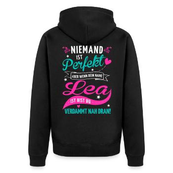Niemand ist perfekt aber wenn dein Name Lea ist - Unisex Premium Bio Zip Hoodie - Schwarz - Hinten - Nico (187cm)