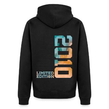 16. GEBURTSTAG LIMITED EDITION 2010 - Unisex Premium Bio Zip Hoodie - Schwarz - Hinten - Nico (187cm)