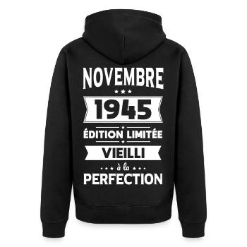 Anniversaire 80 ans - Novembre 1945 Perfection - Veste à capuche bio Premium Unisexe - noir - Dos - Nico (187cm)
