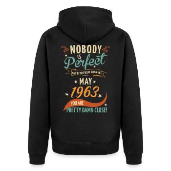 Personne n’est parfait né en mai 1963 - Veste à capuche bio Premium Unisexe - noir - Dos - Nico (187cm)