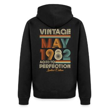 Vintage Aged To Perfection May 1982 - Unisex Premium Bio Zip Hoodie - Schwarz - Hinten - Nico (187cm)