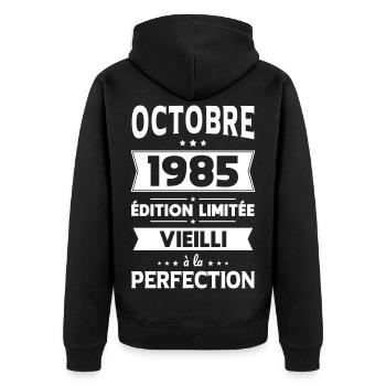 Anniversaire 40 ans - Octobre 1985 Perfection - Veste à capuche bio Premium Unisexe - noir - Dos - Nico (187cm)
