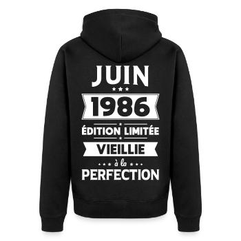 Anniversaire 40 ans - Juin 1986 Perfection - Veste à capuche bio Premium Unisexe - noir - Dos - Nico (187cm)