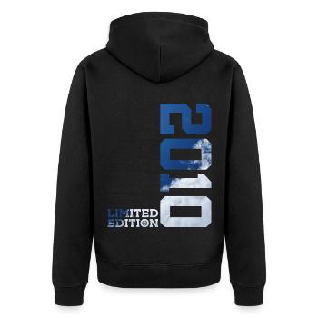 LIMITED EDITION 2010 16. GEBURTSTAG - Unisex Premium Bio Zip Hoodie - Schwarz - Hinten - Nico (187cm)