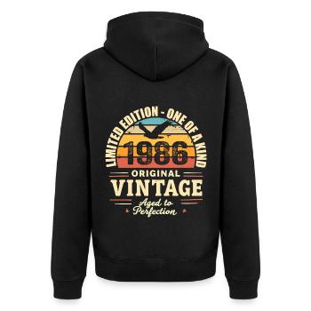 1986 Geburtstagsgeschenk Jahrgang 1986 Retro 1986 - Unisex Premium Bio Zip Hoodie - Schwarz - Hinten - Nico (187cm)