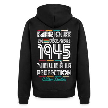 Anniversaire 80 ans - Fabriquée en Décembre 1945 - Veste à capuche bio Premium Unisexe - noir - Dos - Nico (187cm)