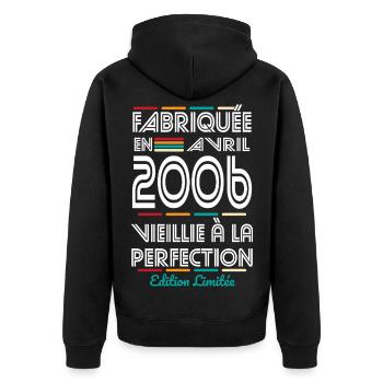 20-jähriges Jubiläum – Hergestellt im April 2006 - Unisex Premium Bio Zip Hoodie - Schwarz - Hinten - Nico (187cm)