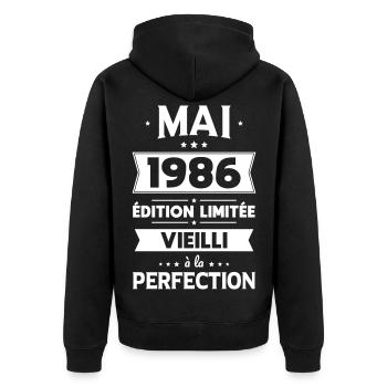 Anniversaire 40 ans - Mai 1986 Perfection - Veste à capuche bio Premium Unisexe - noir - Dos - Nico (187cm)