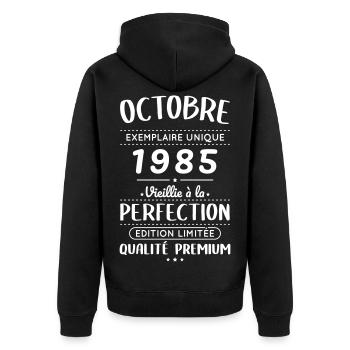 Anniversaire 40 ans - Octobre 1985 Perfection - Veste à capuche bio Premium Unisexe - noir - Dos - Nico (187cm)