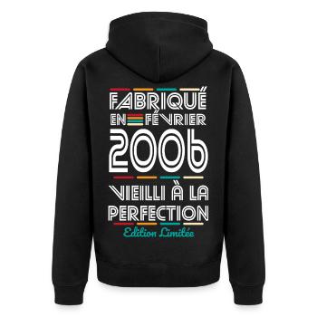 20-jähriges Jubiläum – Hergestellt im Februar 2006 - Unisex Premium Bio Zip Hoodie - Schwarz - Hinten - Nico (187cm)