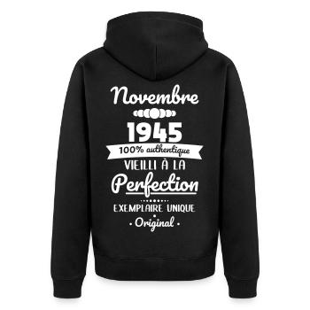 Anniversaire 80 ans - Novembre 1945 Original - Veste à capuche bio Premium Unisexe - noir - Dos - Nico (187cm)